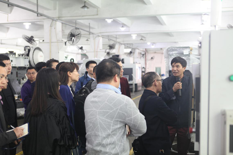 機(jī)械行業(yè)協(xié)會參觀華亞數(shù)控車間 機(jī)械行業(yè)協(xié)會參觀華亞數(shù)控車間